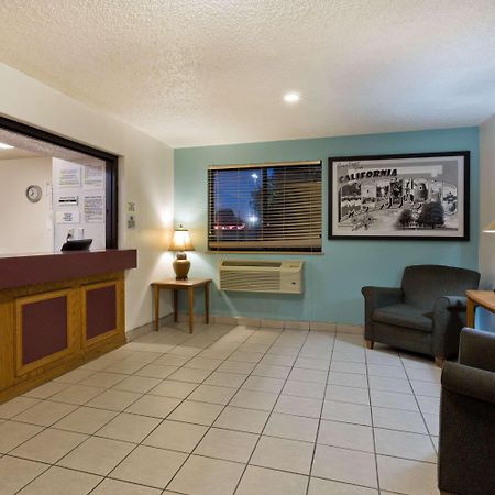 Super 8 By Wyndham Lexington Park/California Area Hotel Eksteriør billede